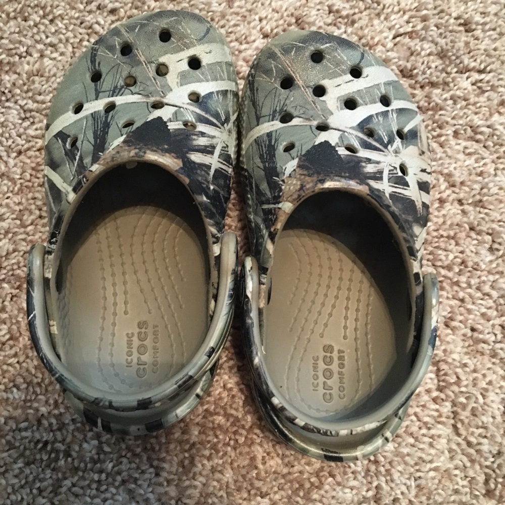 EXCELLENT CONDITION crocs little kid size 7!